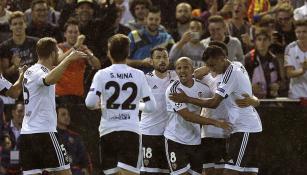  Feghouli celebra la primera anotación del Valencia 