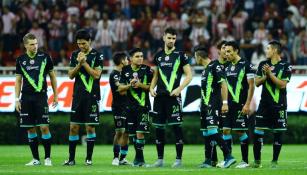 Jugadores de Veracruz tras la derrota contra Chivas