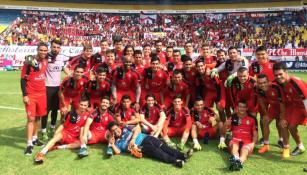 Jugadores de Atlas se toman foto con su afición