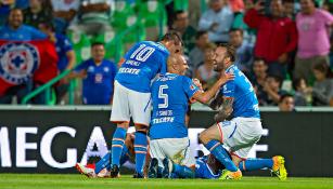 Los jugadores del Cruz Azul celebran tras el golazo de Lucas Silva