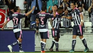 Jugadores de Monterrey celebrando la anotación de Funes Mori