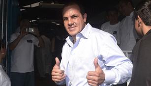 Cuauhtémoc Blanco saluda a la cámara