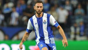 Layún durante un partido con el Porto