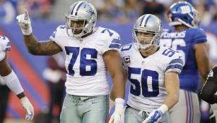 Greg Hardy con Sean Lee en partido de Cowboys