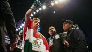 Canelo festeja una victoria