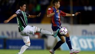 Julio Gómez en un partido con Cafetaleros