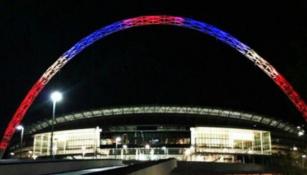 Estadio de Wembley con los colores de Francia