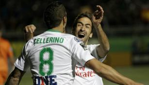 Raúl González celebra gol del Cosmos