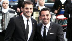 Casillas y Xavi, durante una premiación