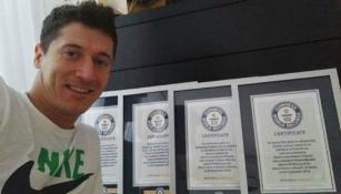 Lewandowski presume sus reconocimientos en una selfie