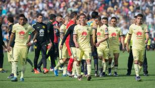 Jugadores de América después del partido contra Pumas