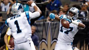 Newton y Funchess festejan touchdown contra Santos