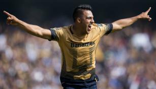 Javier Cortés celebra un gol contra América