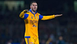 Gignac festeja su gol contra Pumas