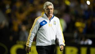 Tuca Ferretti en un partido de Tigres