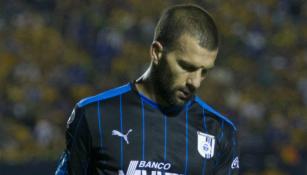 Emanuel Villa, en un partido de Gallos Blancos 