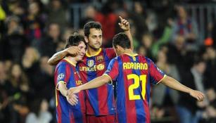 Messi, Vázquez y Adriano celebran un gol 