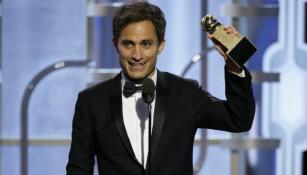 García al recibir su premio como Mejor Actor de Serie de Comedia