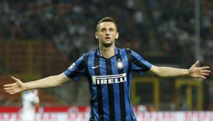 Marcelo Brozovic celebrando un anotación con el Inter