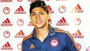 Alan Pulido posa para las cámaras