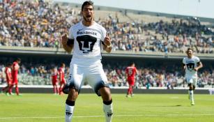 Eduardo Herrera celebrando su anotación contra Toluca