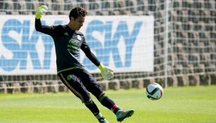 Ochoa en un entrenamiento del Tri