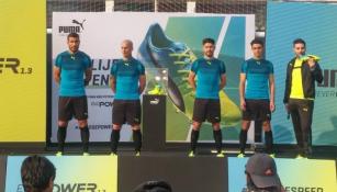 Los futbolistas de América y Gallos durante la presentación