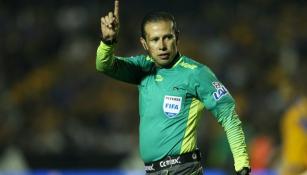 José Alfredo Peñaloza en un juego de Liga MX