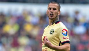 Darío Benedetto en un partido con América 