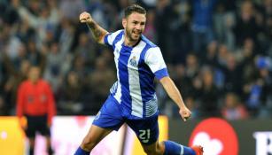 Layún celebra un gol con el Porto