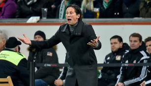 Roger Schmidt reclama en su zona técnica