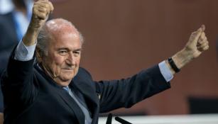 Blatter celebra su elección en el Congreso FIFA de 2015