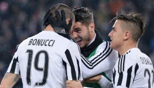 Bonucci, autor del primer gol, celebra con sus compañeros