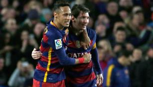 Messi celebra un gol con Neymar en La Liga