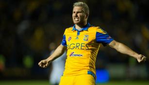 Gignac festeja un gol con Tigres