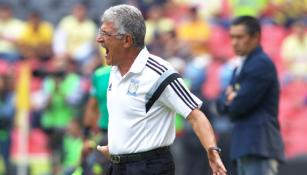 Ricardo Ferretti reclama en juego entre América y Tigres