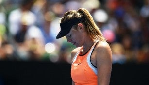 Sharapova se lamenta en un partido