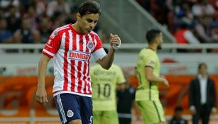 Omar Bravo lamentando una falla en el Clásico Nacional