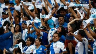 Afición de Puebla durante un partido en el Estadio Cuauhtémoc