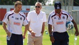 Cruyff durante un entrenamiento de las Chivas en las instalaciones de Verde Valle