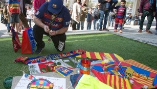 Aficionado del Barcelona aporta para un altar de Cruyff