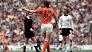 Johan Cruyff, durante un partido con la Naranja Mecánica