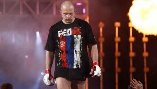 Fedor Emelianenko hace su entrada al octágono