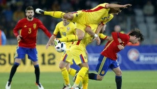 Piqué y Sergi Roberto en el encuentro contra Rumania