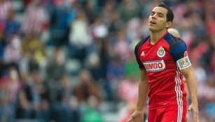 Omar Bravo durante un partido de Chivas