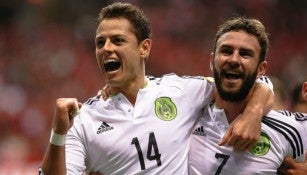 Chicharito Hernández celebra gol contra Canadá