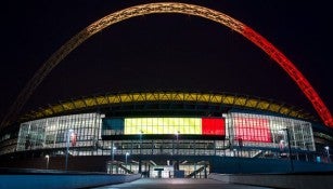 Fachada de Wembley muestra los colores de la bandera belga