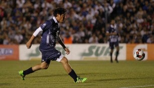 Zamorano patea un penalti en juego de despedida de Chino Recoba