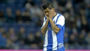 Tecatito se lamenta durante un partido del Porto