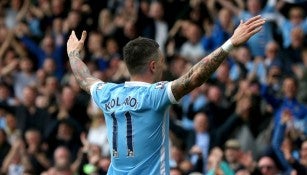 Aleksandar Kolarov festeja gol con el Manchester City